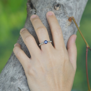 14 k white gold blue sapphire ring